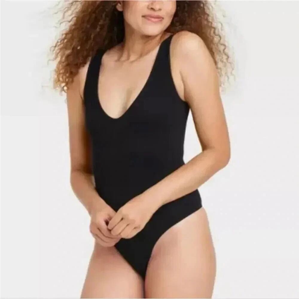 Colsie Black Ribbed Bodysuit
